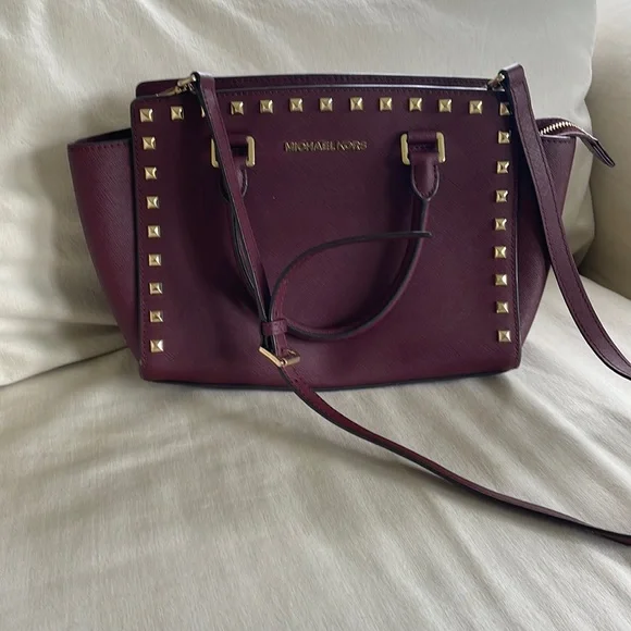 MICHAEL KORS STUDDED SELMA MEDIUM SATCHEL MERLOT - Picture 1 of 8